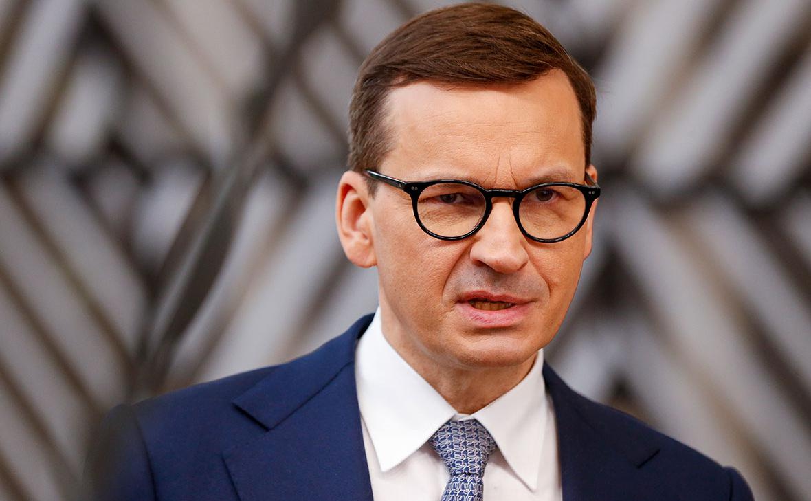 Экс-премьер Польши пригрозил Украине из-за национального пантеона