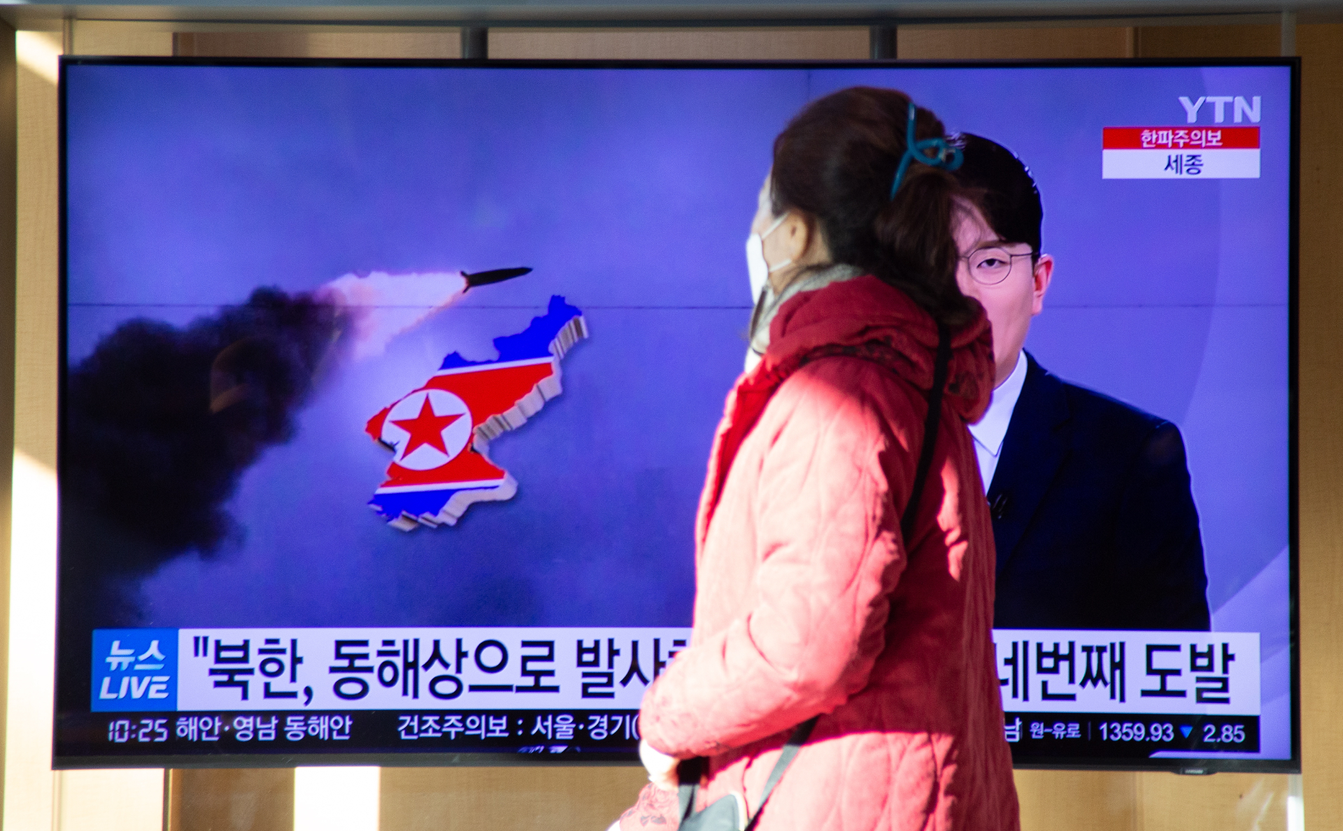 В Южной Корее сообщили о запуске КНДР трех ракет после визита Байдена"/>













