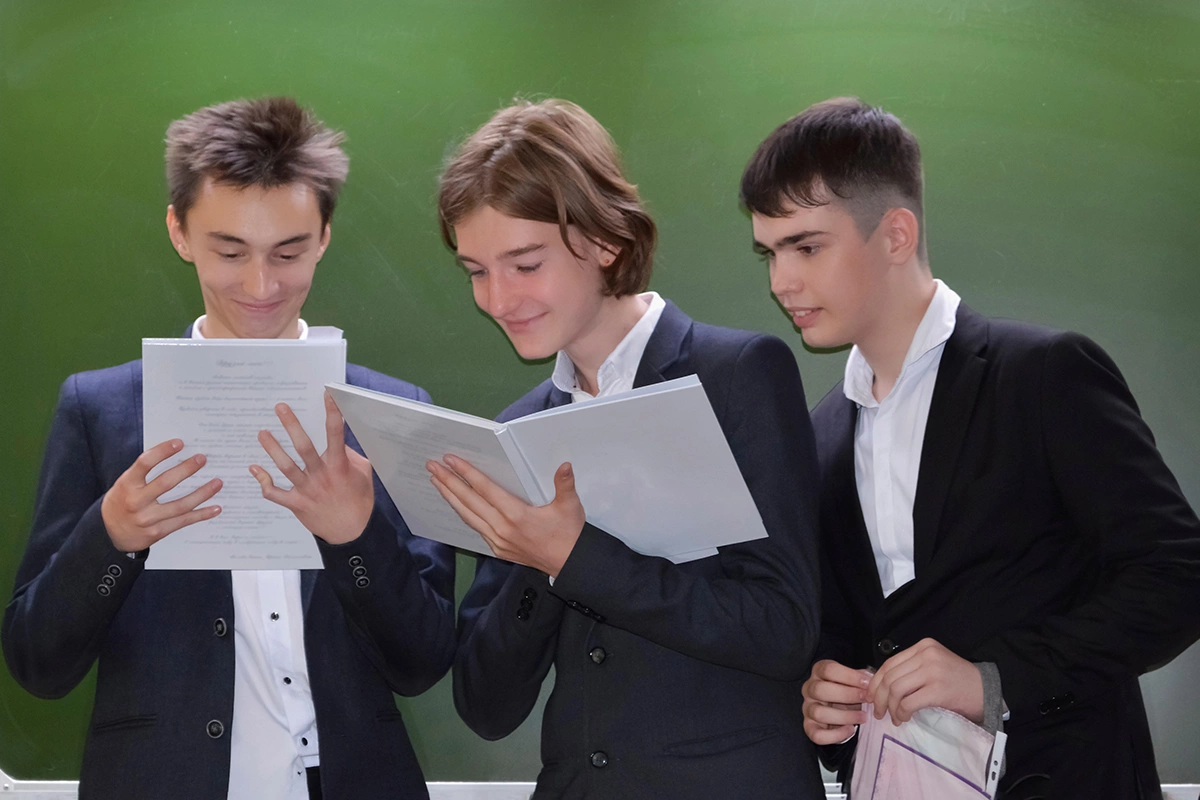 После девяти классов школы можно пойти учиться на специальность, так или иначе связанную с журналисткой