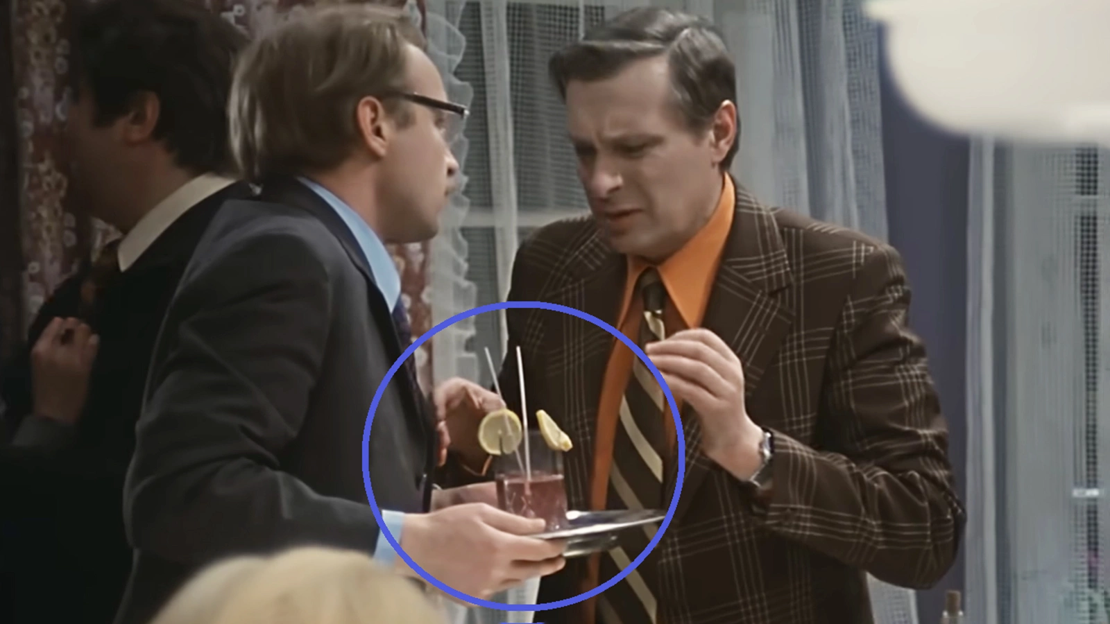 Кадр из фильма «Служебный роман» (1977), режиссер Эльдар Рязанов