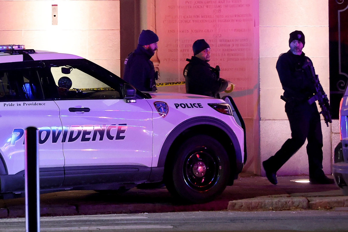 Полиция на месте стрельбы в Брауновском университете США