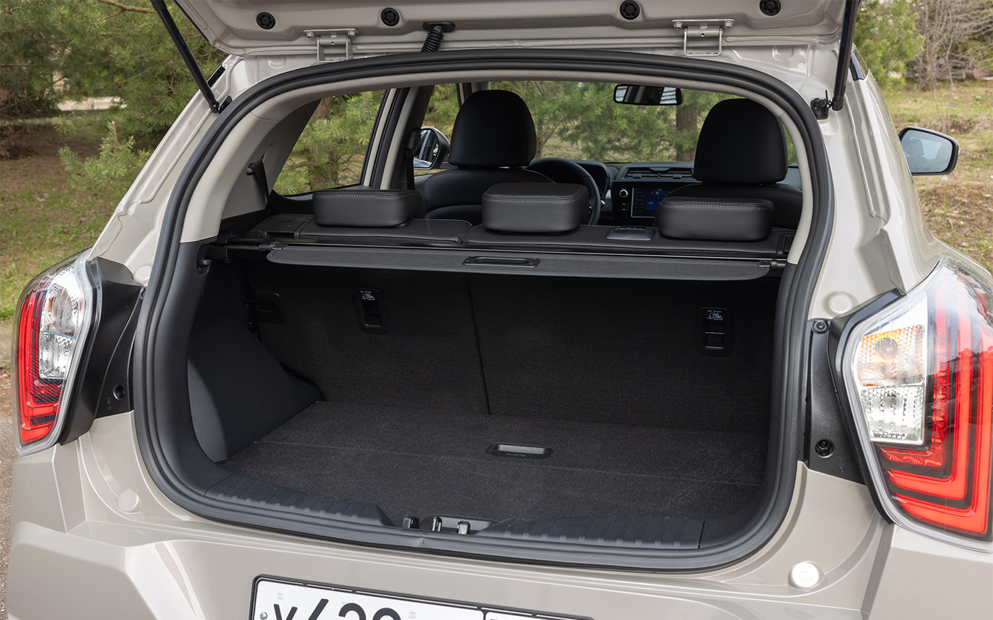 Рулонная шторка в багажнике&nbsp;&mdash; штатное оснащение для Tivoli. Большинство китайских конкурентов такой &laquo;роскоши&raquo; себе позволить не могут