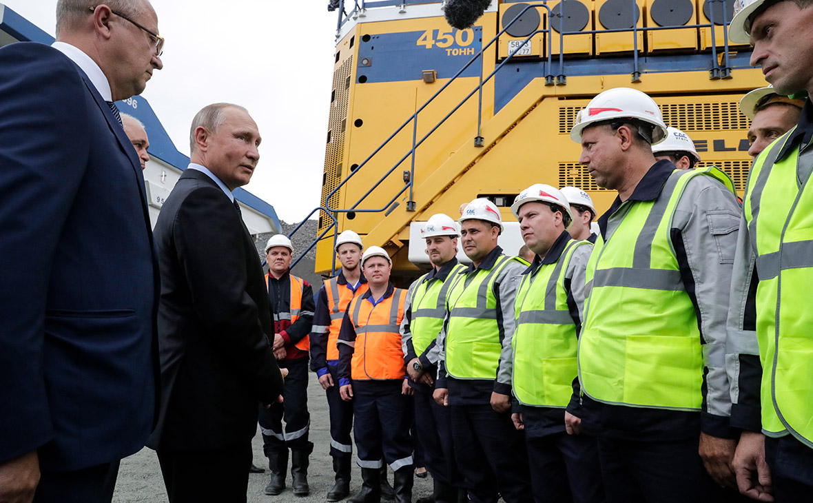 Владимир Путин во время встречи с рабочими угольного разреза &laquo;Черниговец&raquo;
