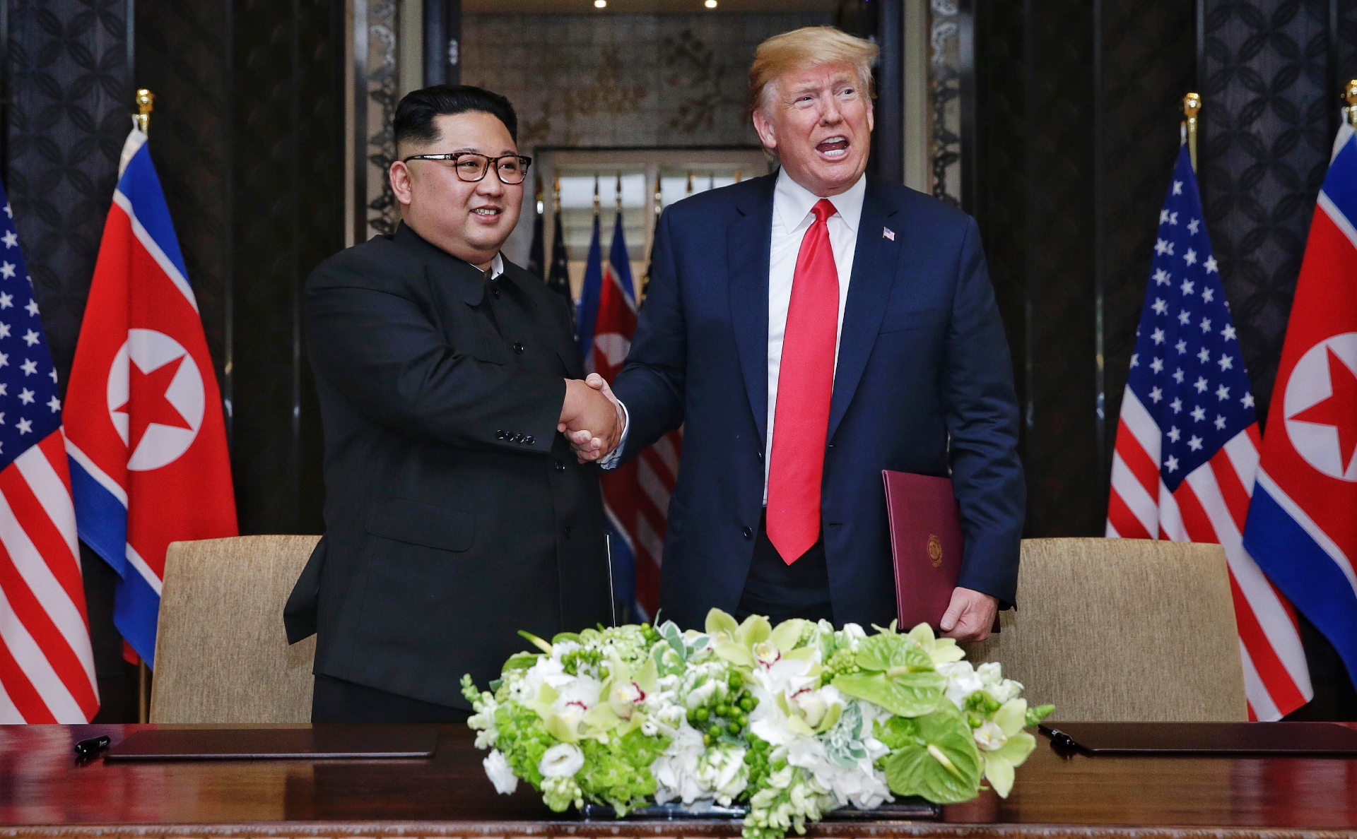 Дональд Трамп и Ким Чен Ын на саммите в Сингапуре в 2018 году