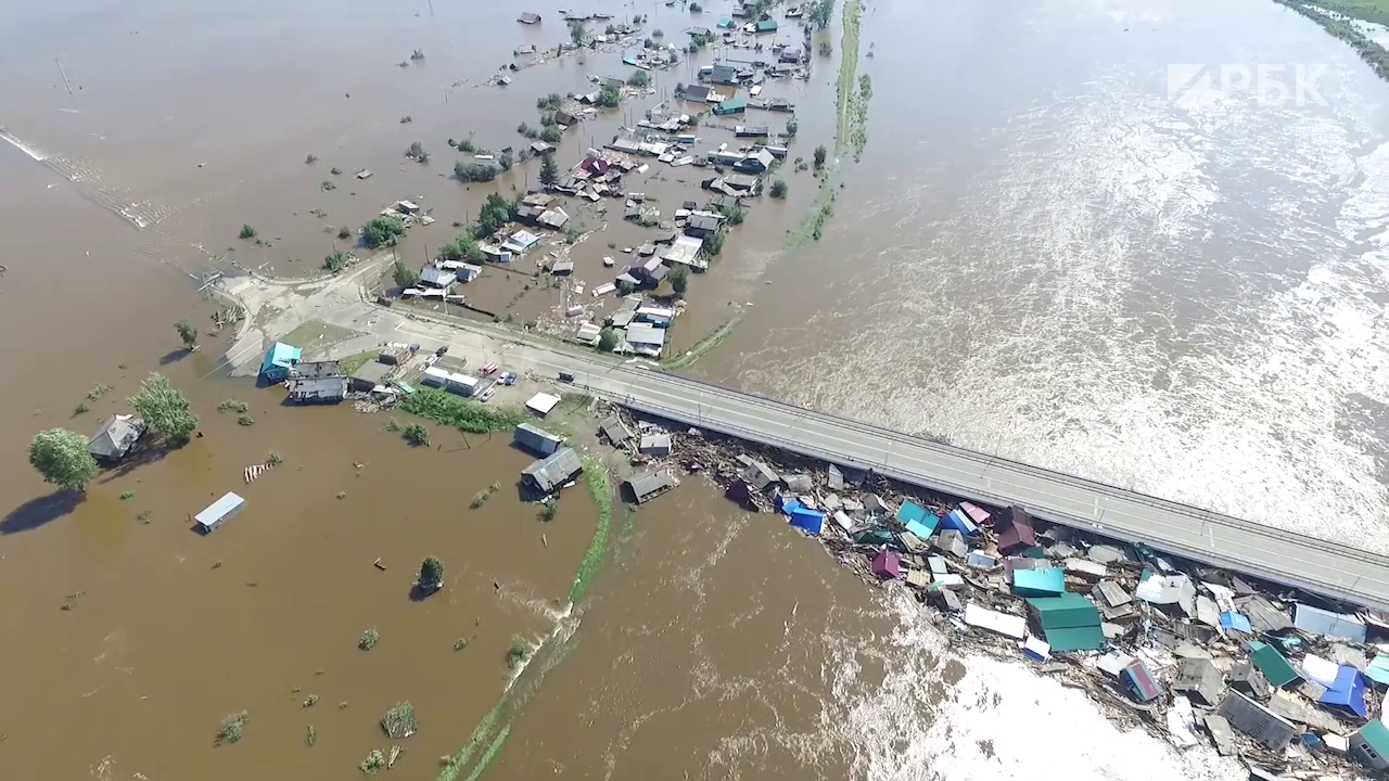 В Тулуне перекрыли трассу «Сибирь» из-за уплывших по реке домов