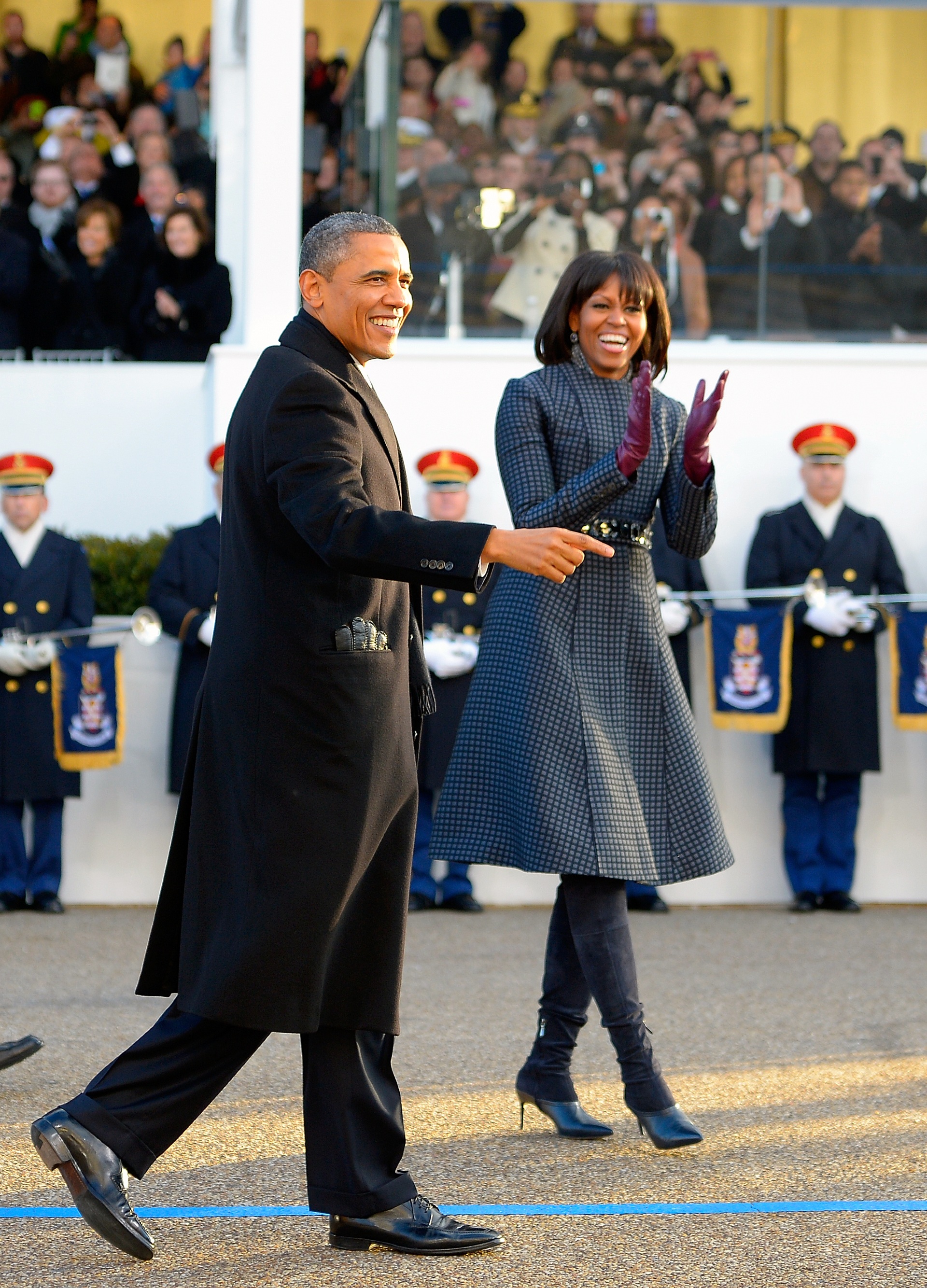 Барак Обама в пальто Brooks Brothers и Мишель Обама в пальто Thom Browne, сапогах Reed Krakoff и поясе J. Crew,&nbsp;инаугурационный парад, 2013 год&nbsp;