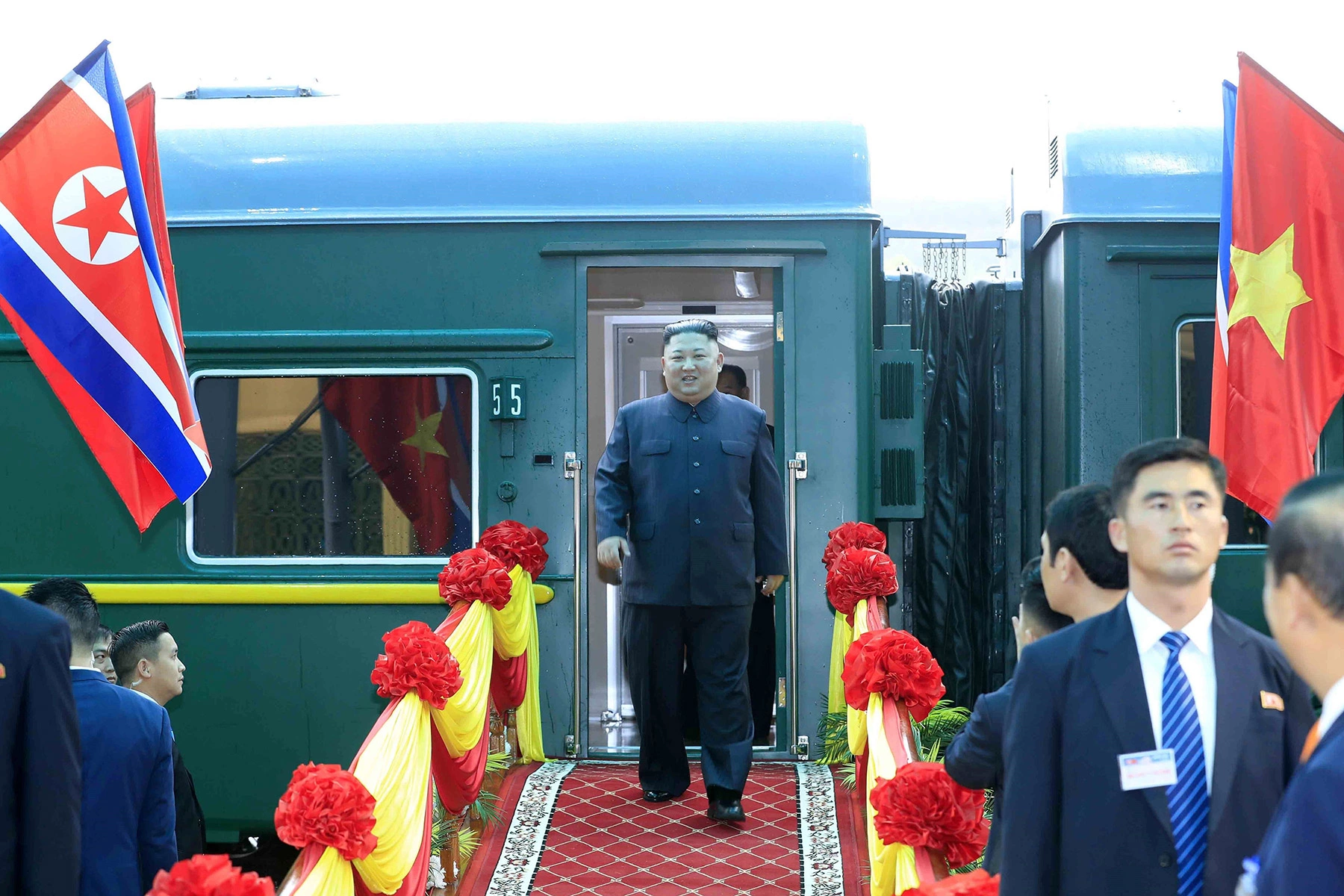 <p>Ким Чен Ын во время прибытия на станцию Донг Данг во Вьетнаме, куда северокорейский лидер приехал на поезде с официальным визитом в феврале 2019 года</p>