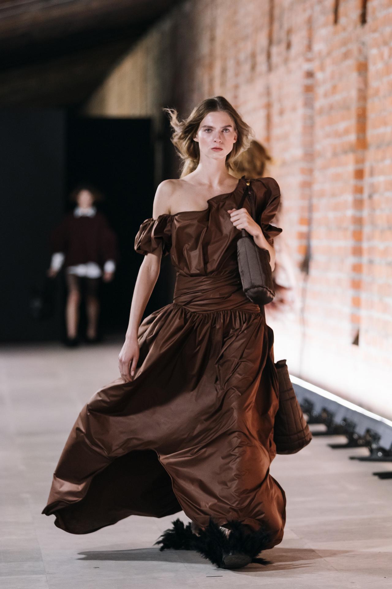 Показ Alena Akhmadullina