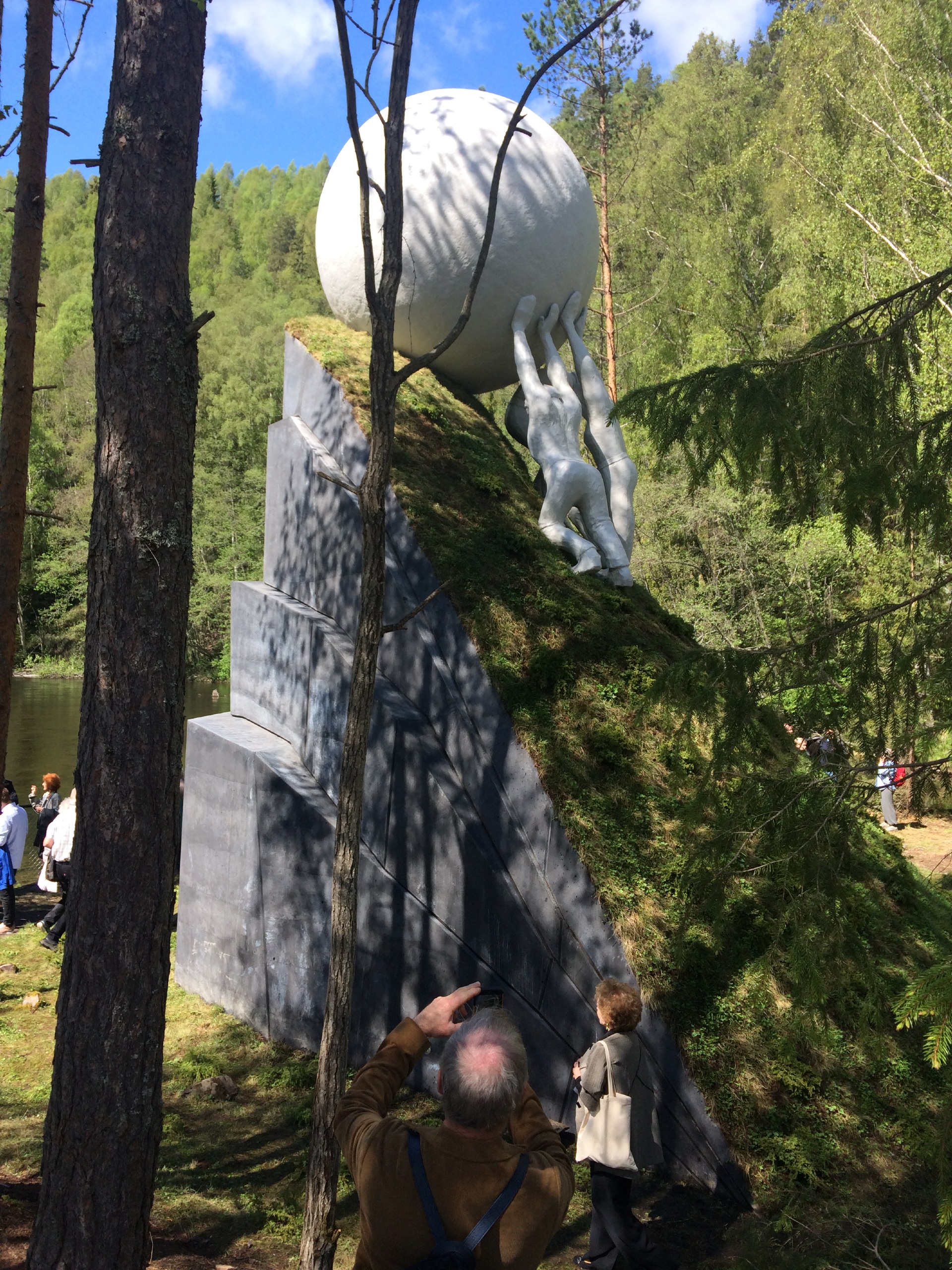 Илья и Эмилия Кабаковы, &laquo;The Ball&raquo; (&laquo;Шар&raquo;), парк Кистефос, Норвегия