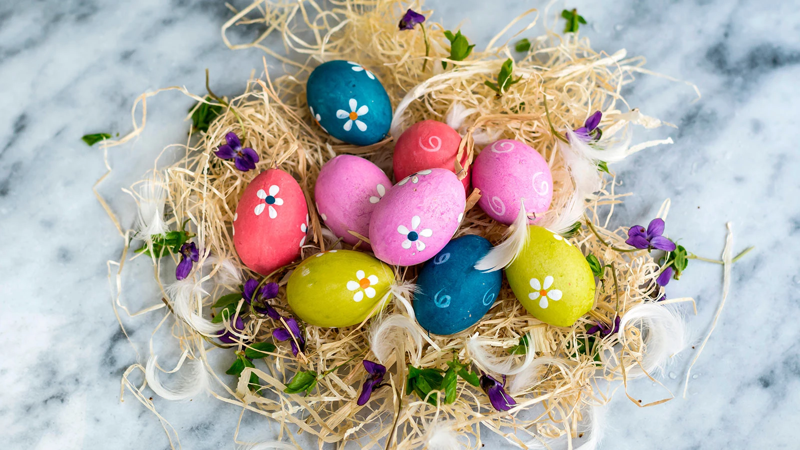 Декоративные пасхальные яйца и способы их украшения