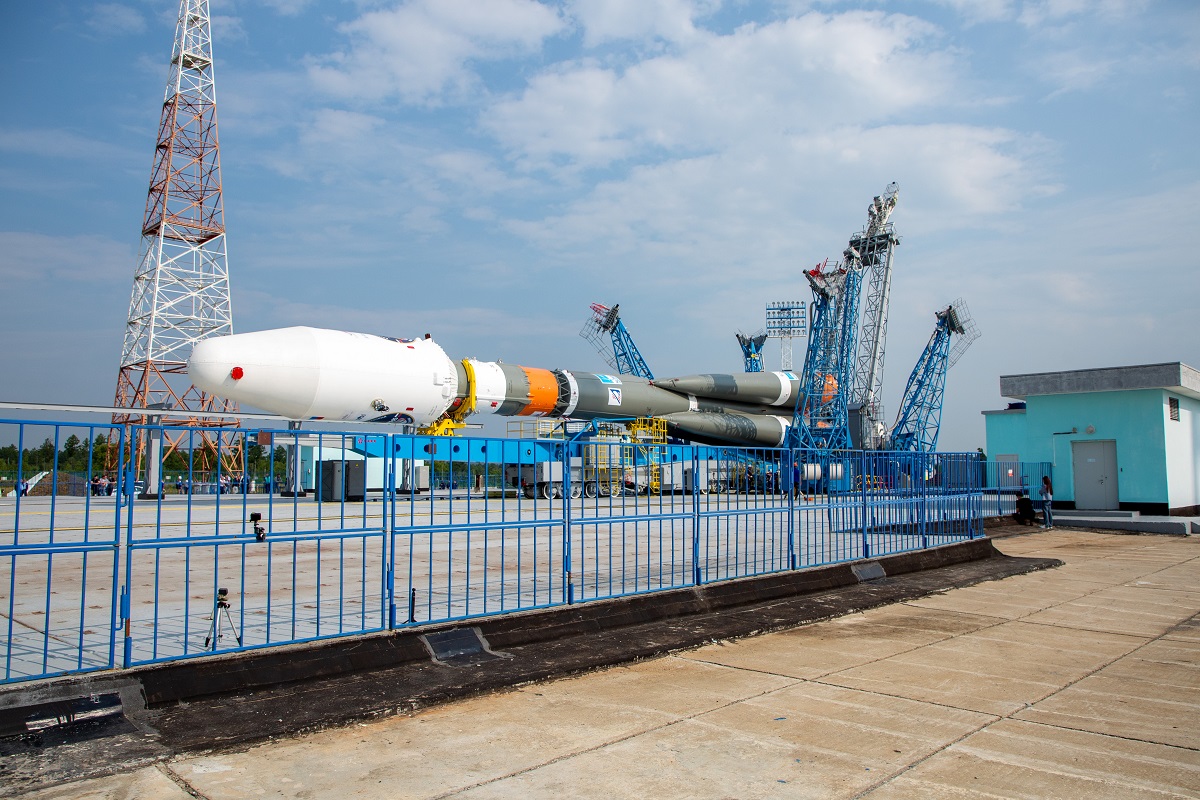 Ракету-носитель «Союз-2.1б» вывозят на стартовый комплекс «Восточный»