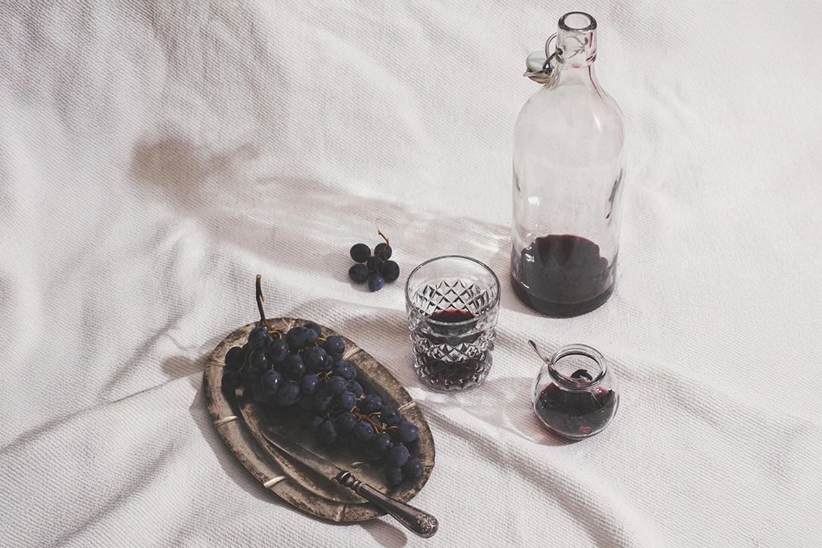 Конечно, сериалы, как и кино, можно сопровождать вином