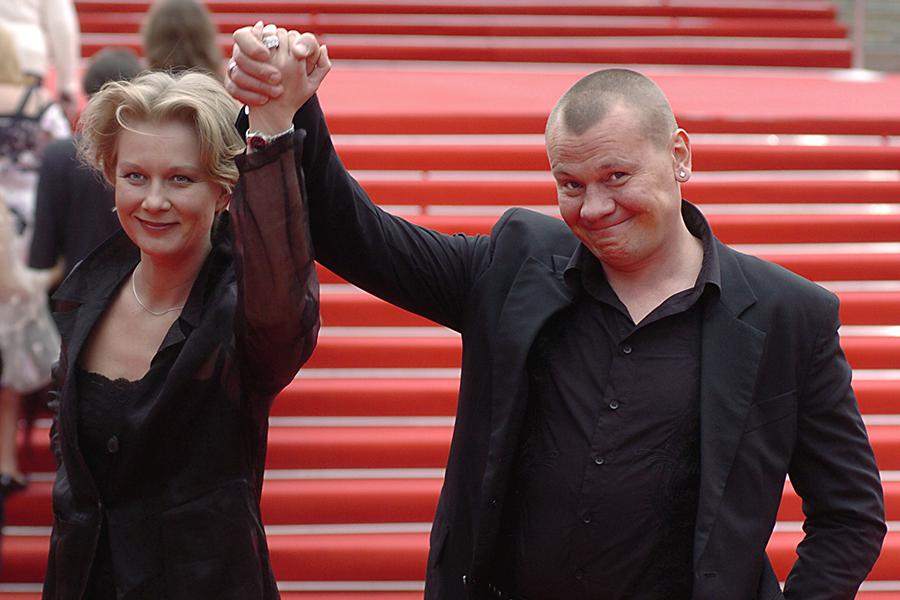 Актеры Владислав Галкин и Дарья Михайлова перед началом церемонии закрытия ММКФ, 2008 год