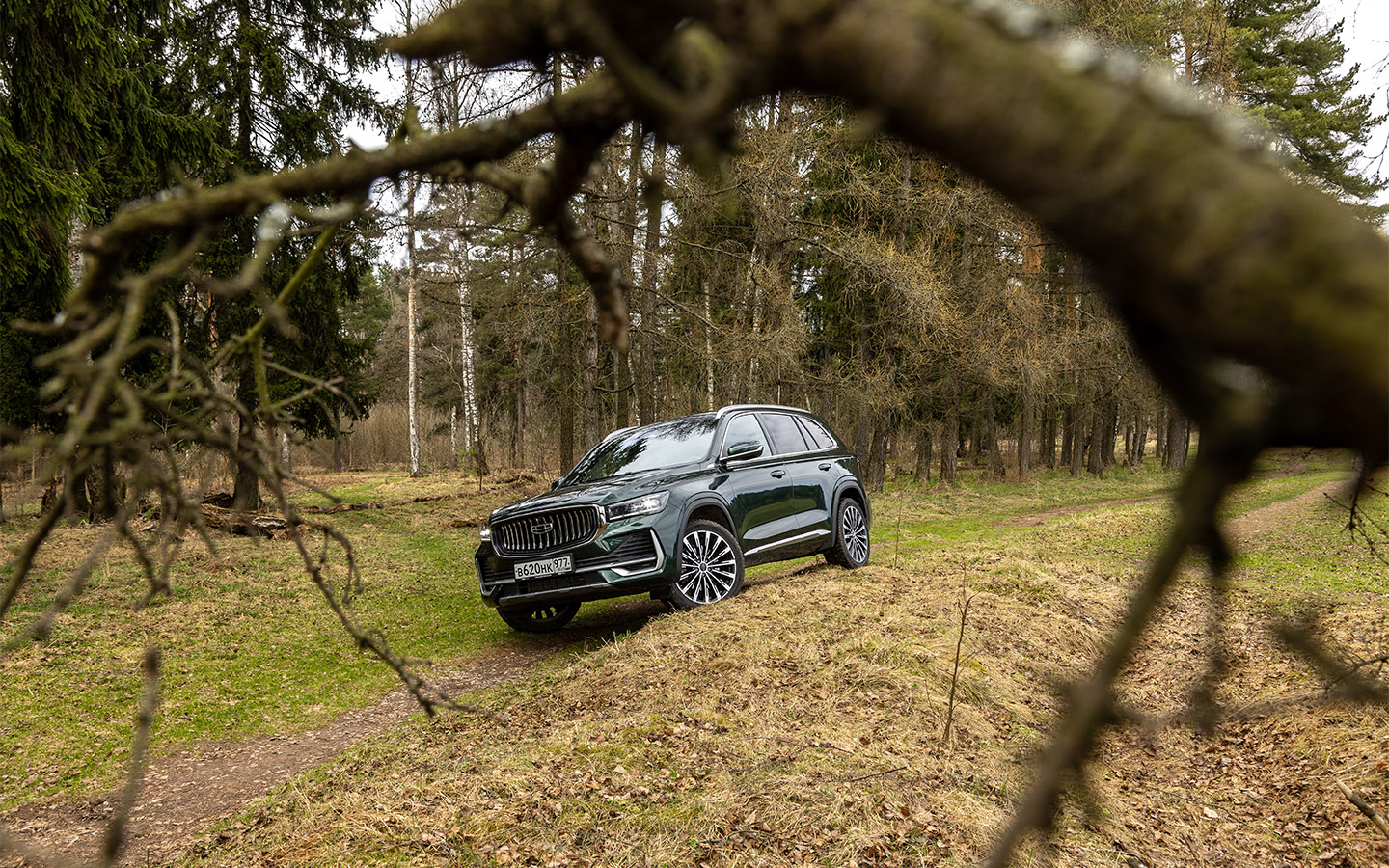 Все&nbsp;Geely Monjaro оснащены полным приводом с муфтой&nbsp;BorgWarner. На выбор семь режимов работы трансмиссии, включая специальный &mdash; внедорожный