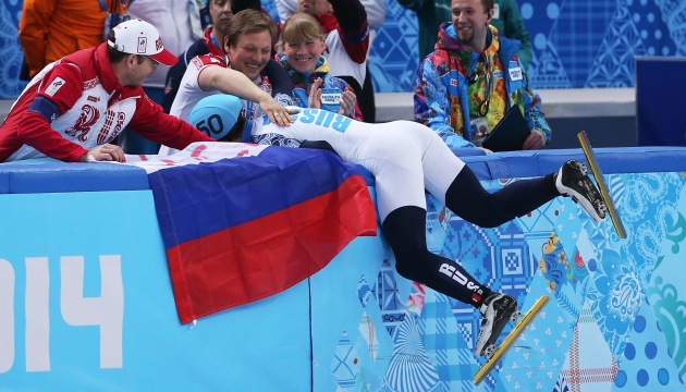 Виктора Ана поздравляют с очередным личным золотом Олимпийских игр.