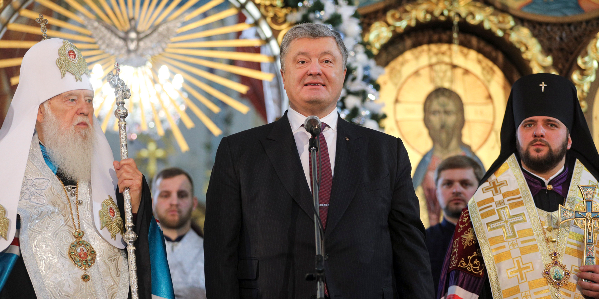 Порошенко обозначил срок перехода паствы в новую украинскую церковь