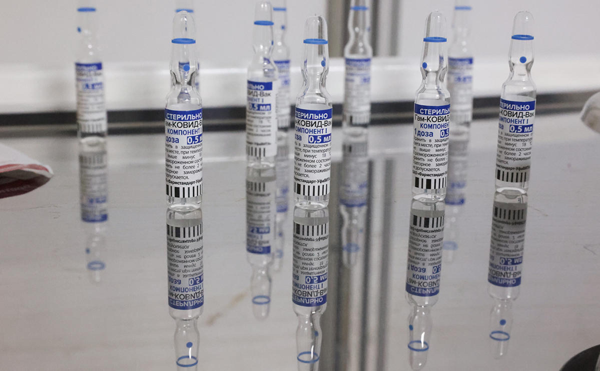 Еще три региона России ввели обязательную вакцинацию части населения