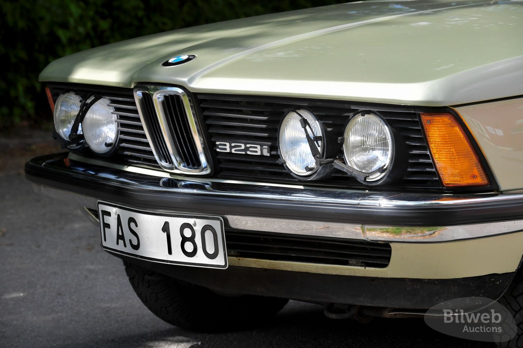 BMW 323i