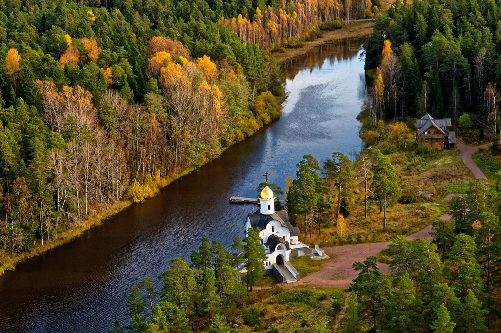На территории России проживают более 190 народов