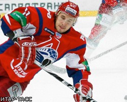 Выживший в катастрофе Як-42 хоккеист А.Галимов пообщался с отцом