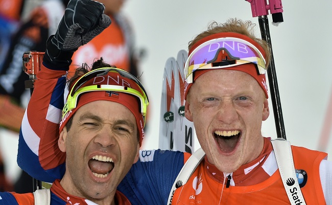 Норвежские биатлонисты&nbsp;Уле-Эйнар Бьорндален (слева) и Йоханнес Бе