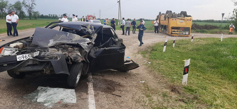 В Краснодарском крае произошла авария с участием школьного автобуса