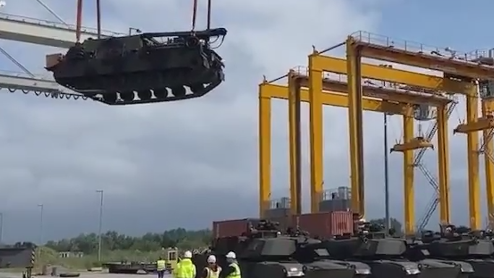 В Польшу прибыли американские танки Abrams. Видео