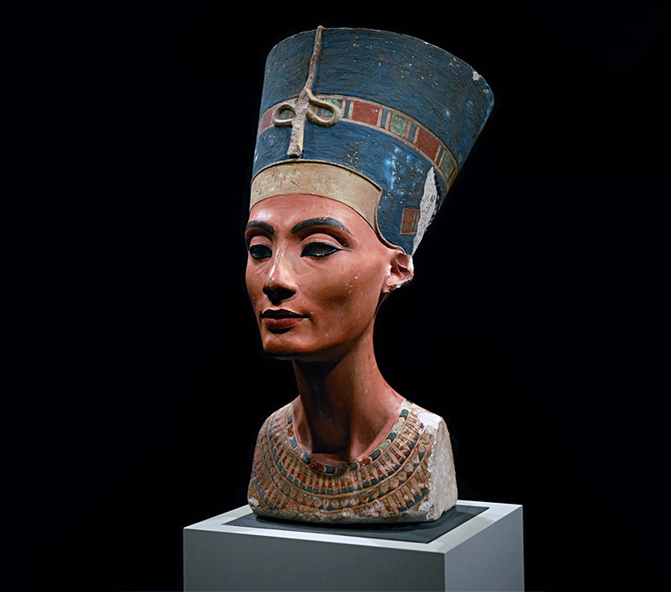 <p>Нефертити (около 1370&ndash;1330 годов до н. э.). Новый музей Берлина</p>
