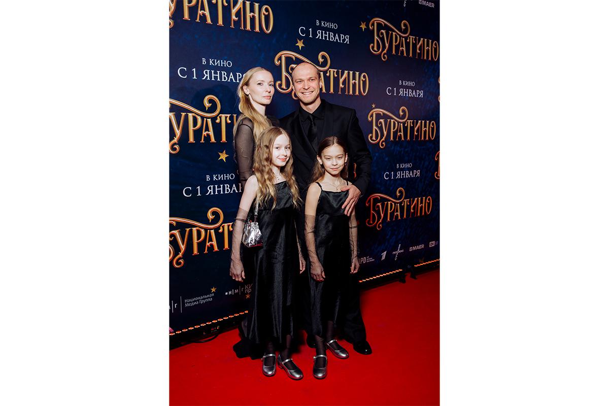 Анна Шевчук и Юра Борисов с дочерьми