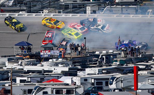 Массовое ДТП с 26 машинами произошло на гонке NASCAR в США