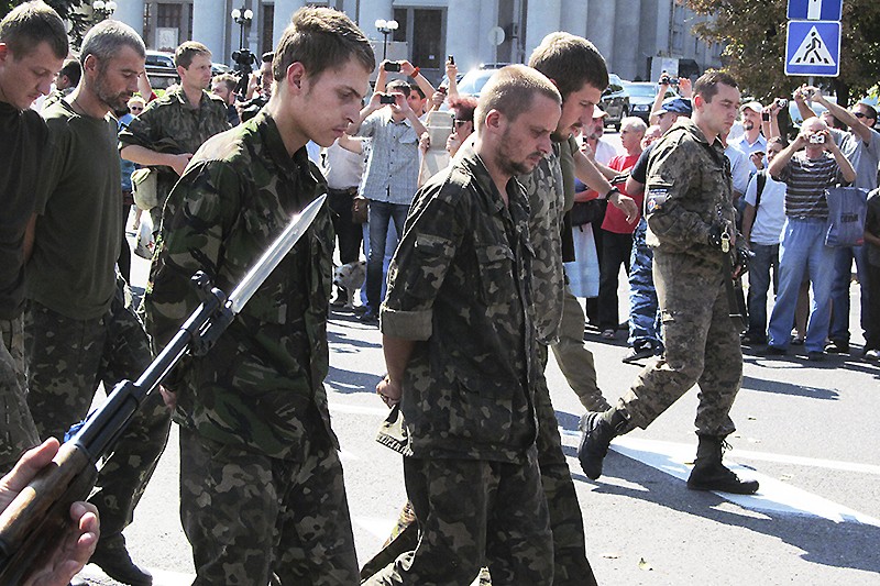 Власти Украины заявили, что среди участников «марша» могли быть «подставные» люди и осудили проведение шествия. 
