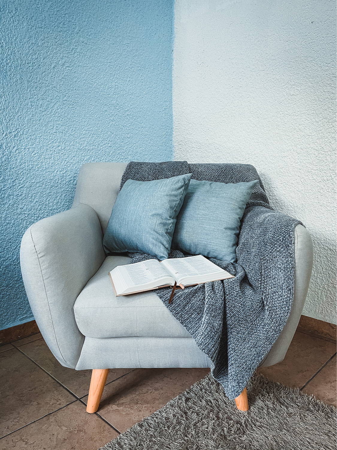 Чем заменить диван в гостиной: 6 необычных идей :: Дизайн :: РБКНедвижимость