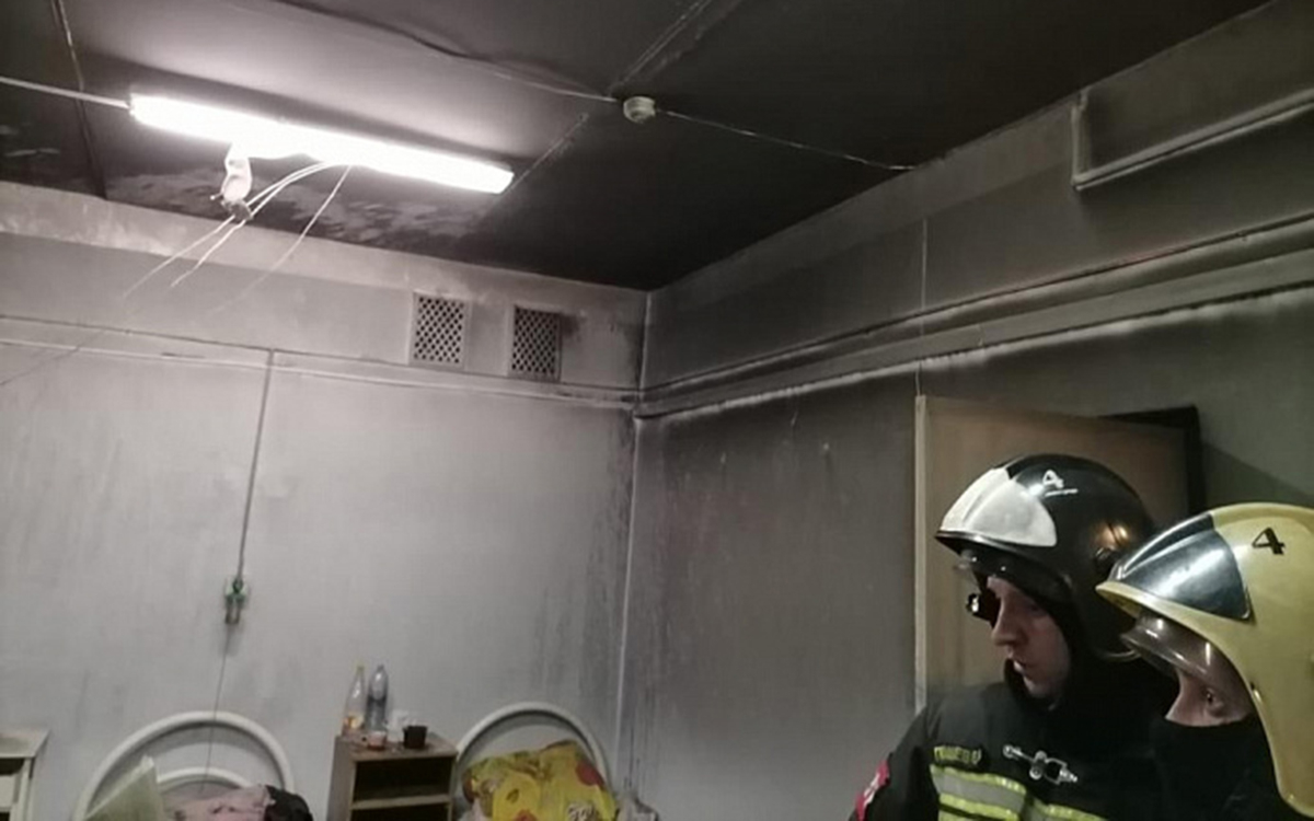 В МЧС назвали две версии возникновения пожара в ярославской больнице