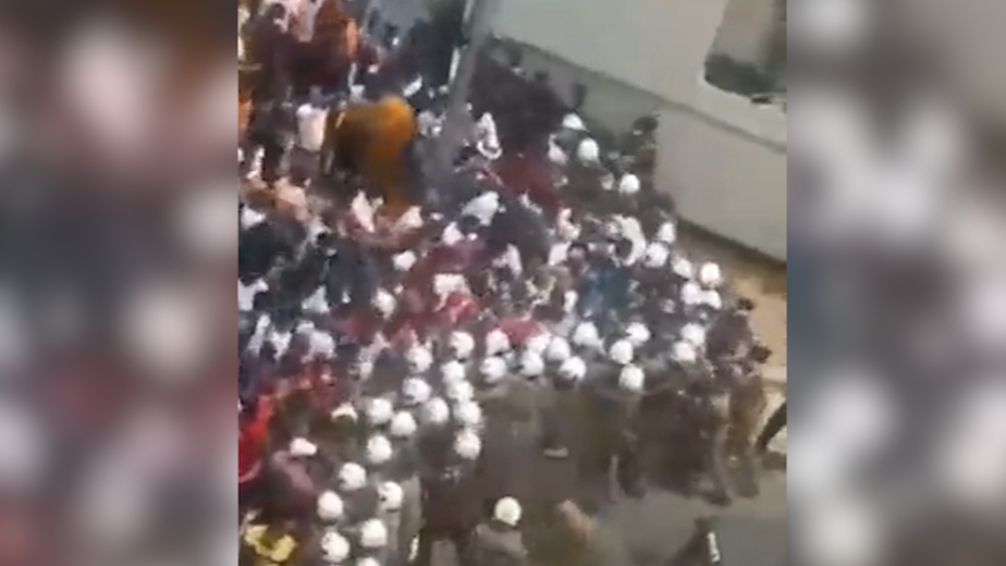 Протестующие прорвались в резиденцию президента Шри-Ланки