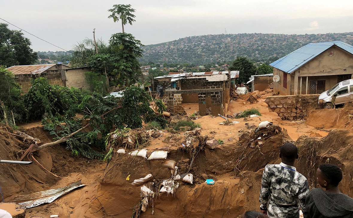 Jude Dibawa / Reuters