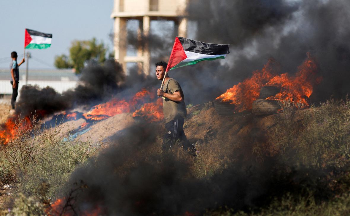 Палестинцы протестуют против израильской операции в Дженине в секторе Газа