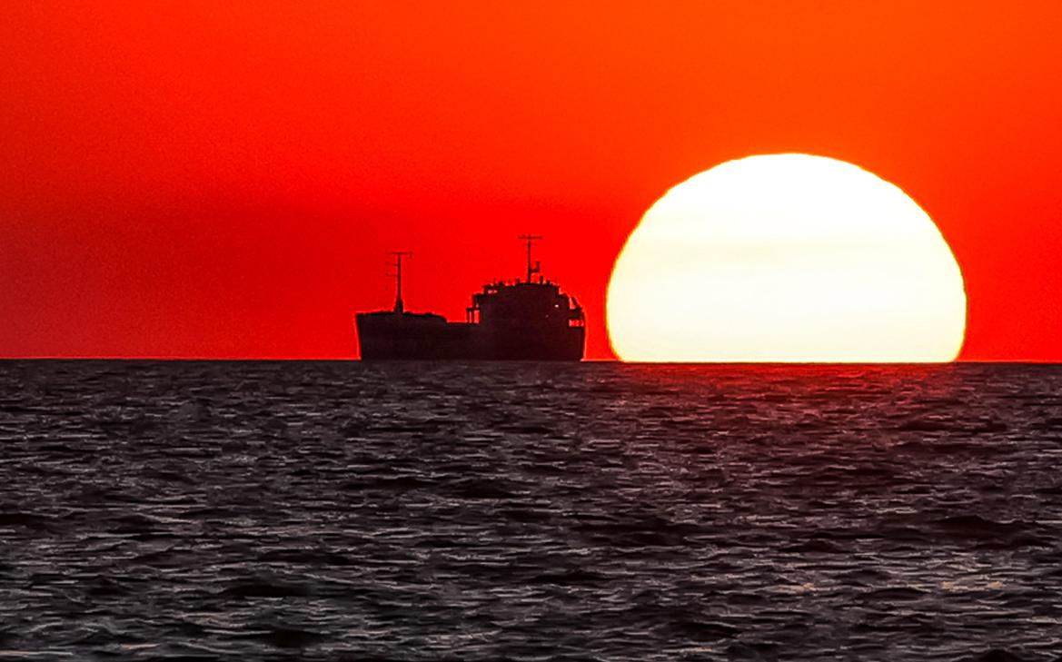 В Каспийском море на мель сел иранский сухогруз