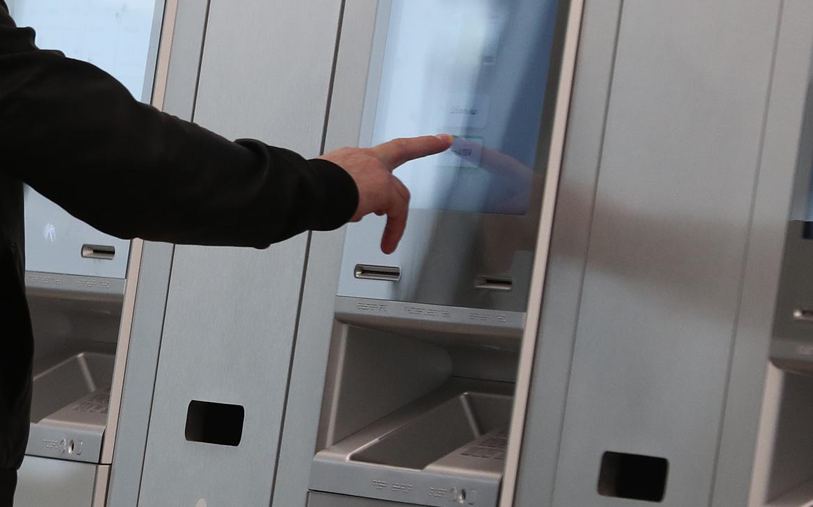 В какую страну не упал поток переводов из России. Инфографика