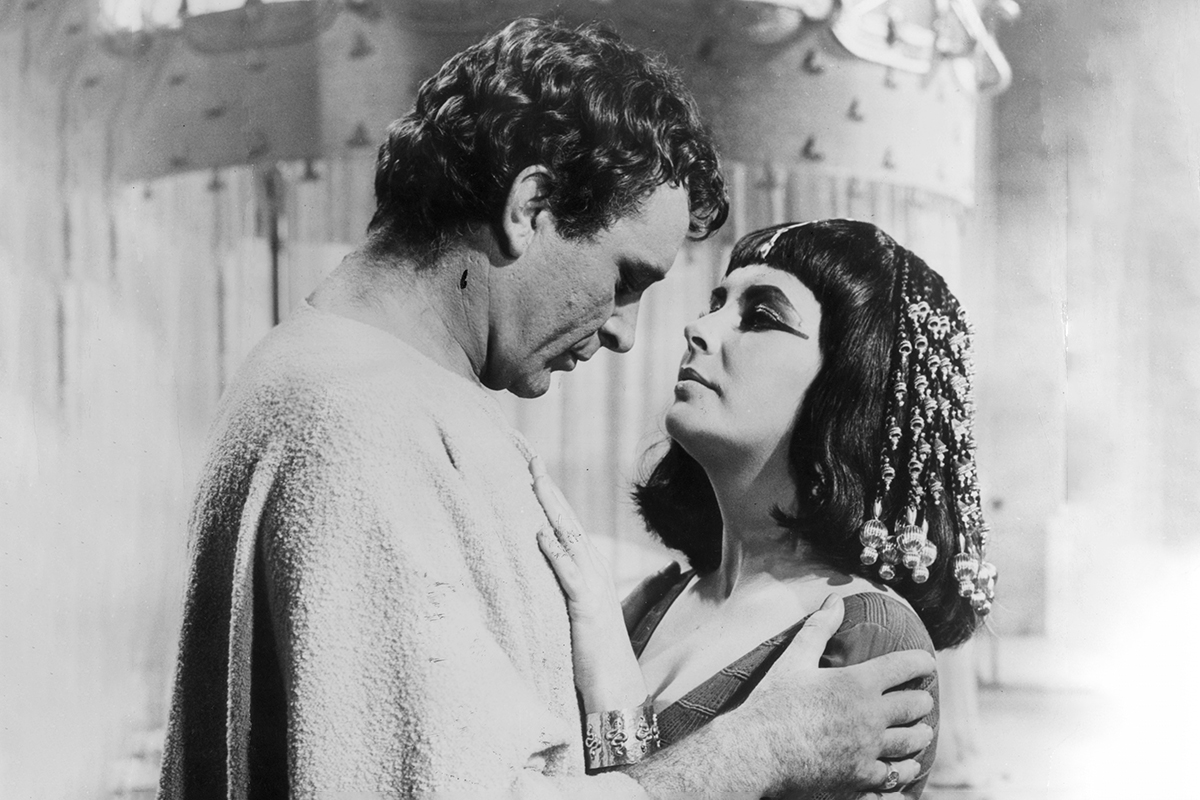 Элизабет Тейлор и Ричард Бертон на съемочной площадке фильма «Клеопатра». 1963 год