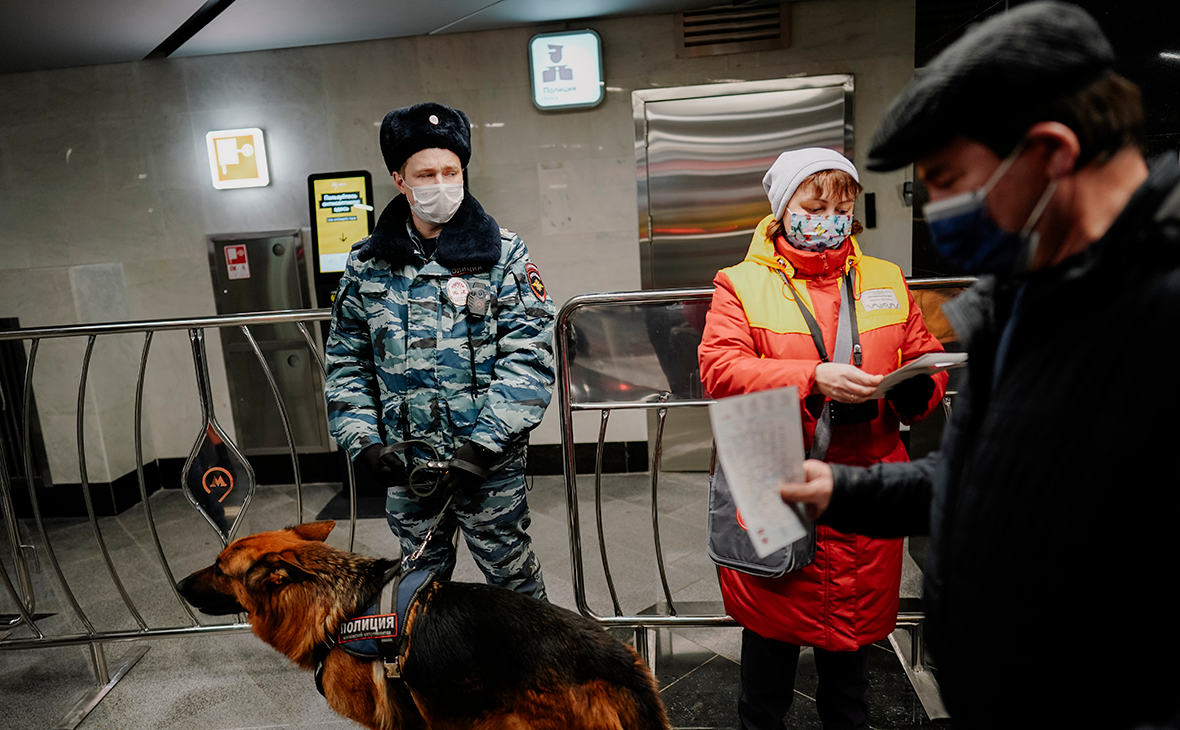 Более половины врачей высказались за антиковидные ограничения — РБК