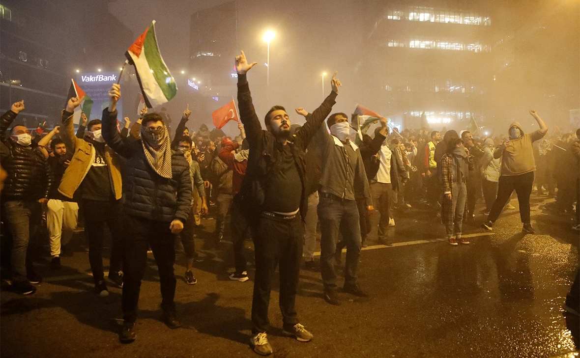 Dilara Senkaya / Reuters