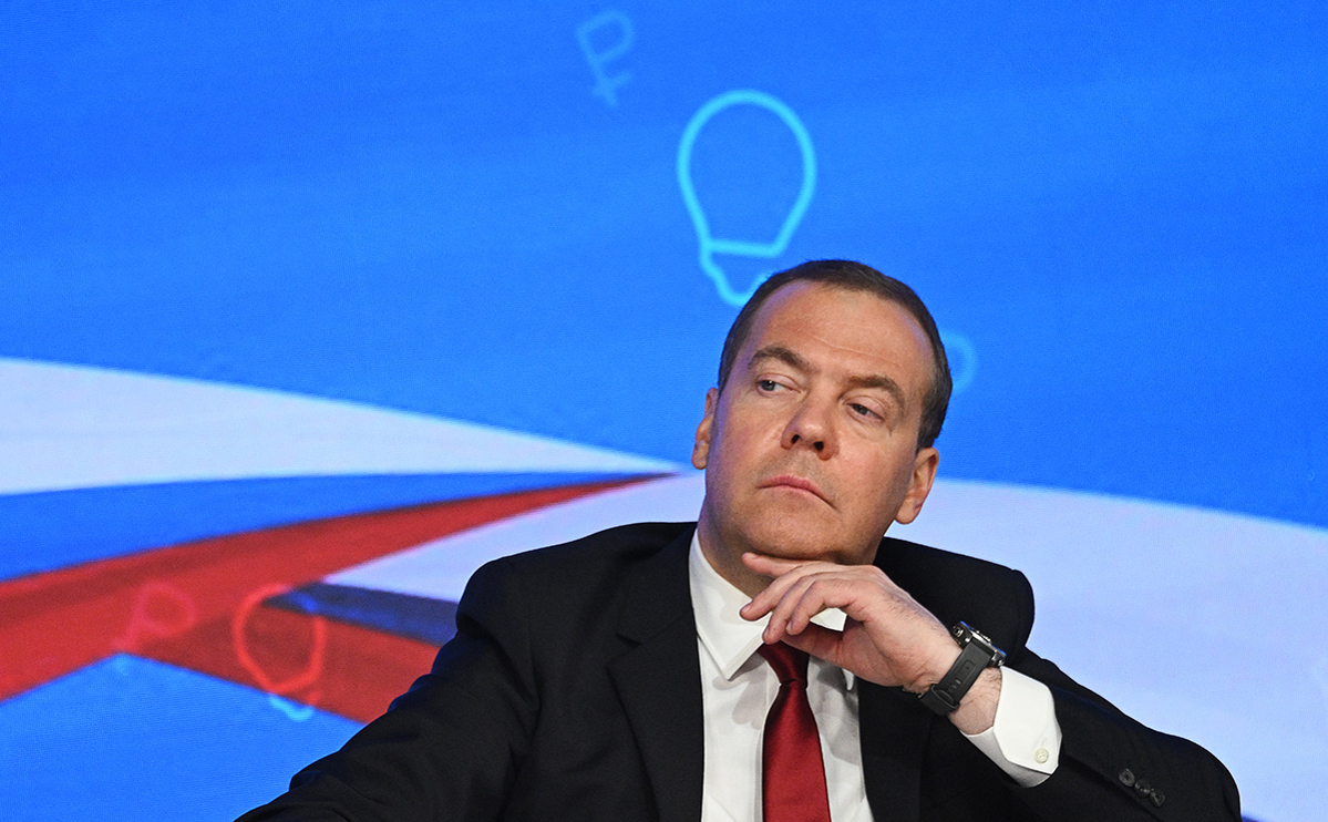 Медведев назвал европейских политиков «чахлой порослью» технократов"/>













