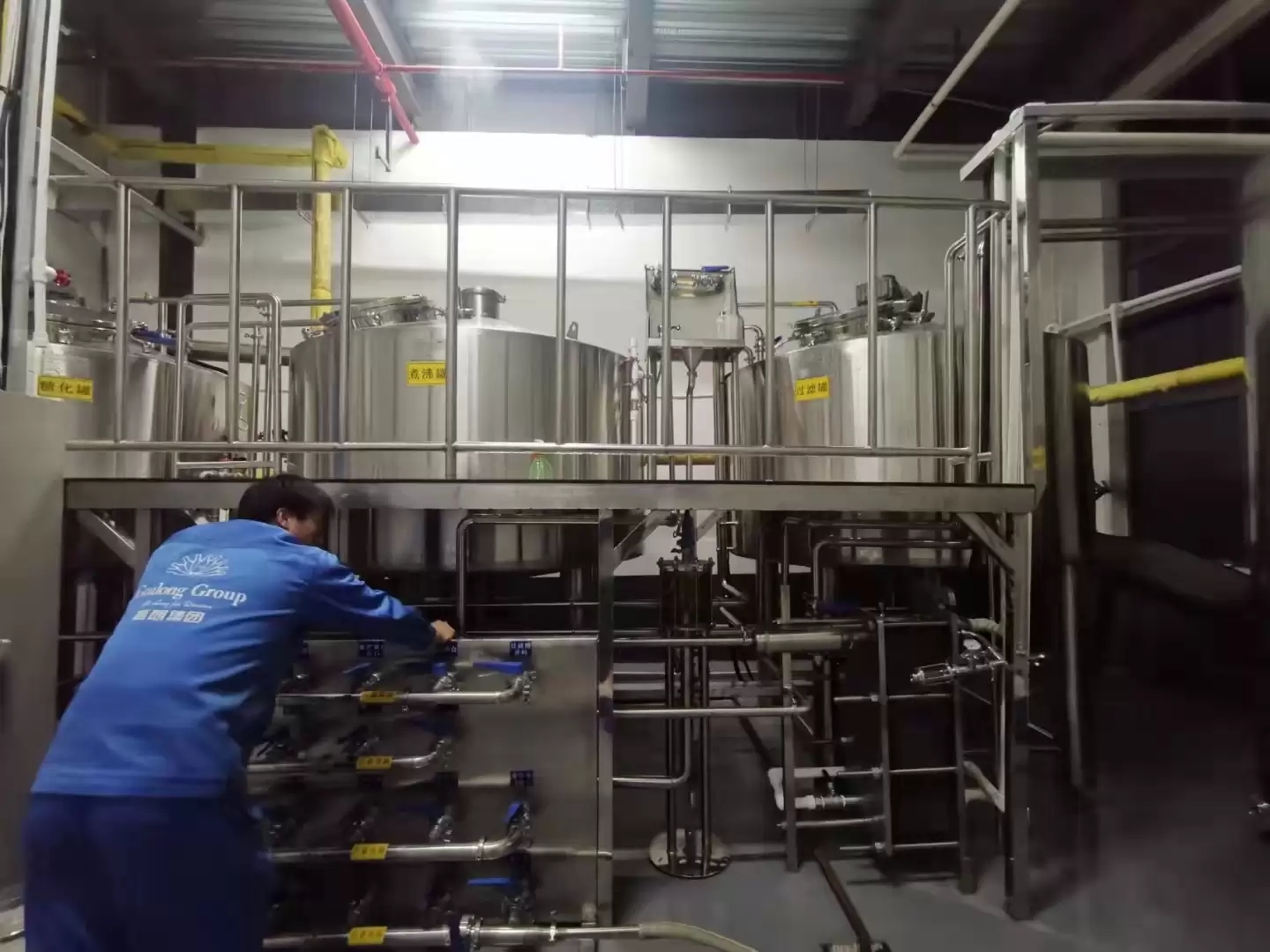 Производственная линия виски на предприятии&nbsp;Goalong Distillery