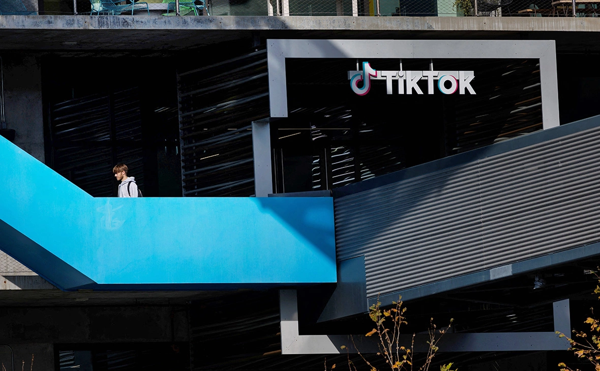 Mike Blake / Reuters