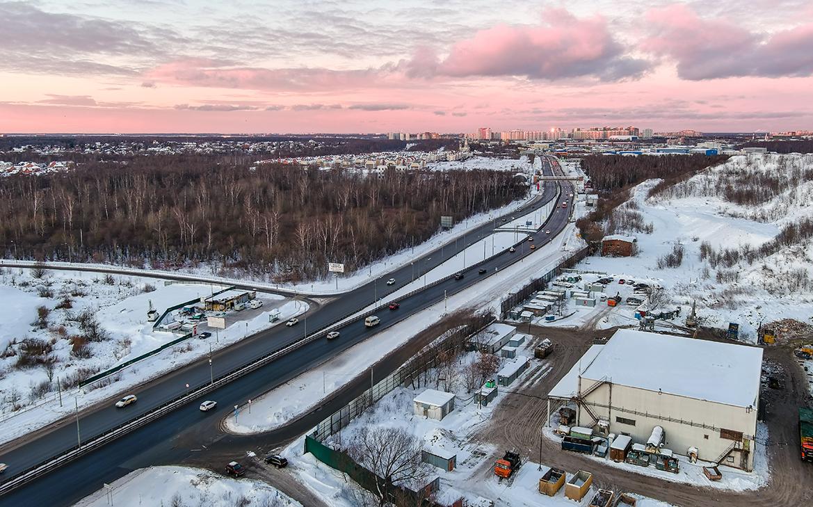 На трассе между Москвой и Петербургом снизили скорость из-за снегопада
