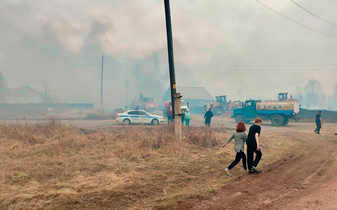 В Иркутской области пожар перекинулся на улицы города Вихоревка — РБК