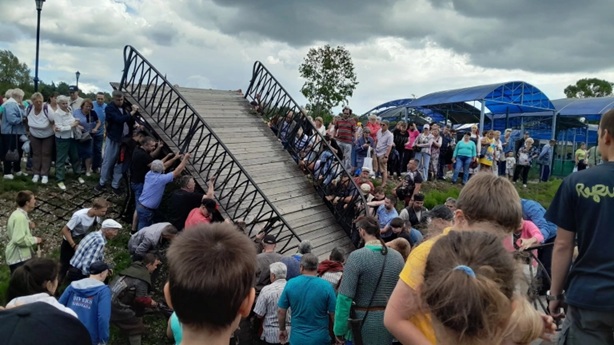 Обрушение пешеходного моста в Луге 22 июля 2023 года, Ленинградская область