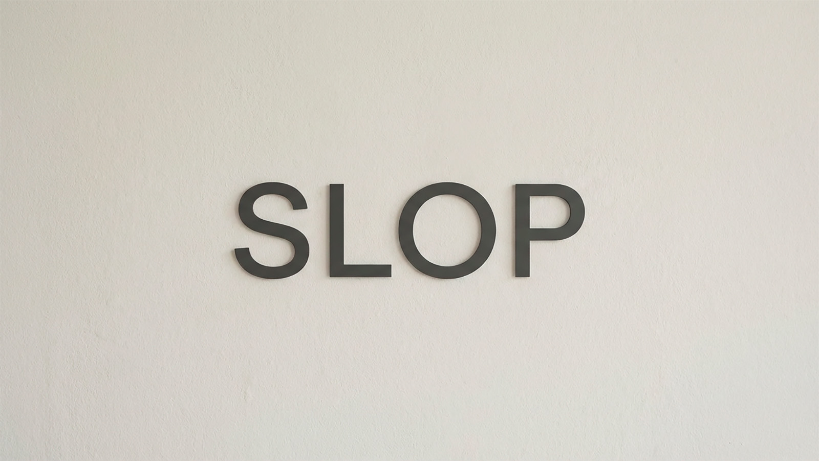 Словарь Merriam-Webster назвал словом 2025 года slop. Что оно означает