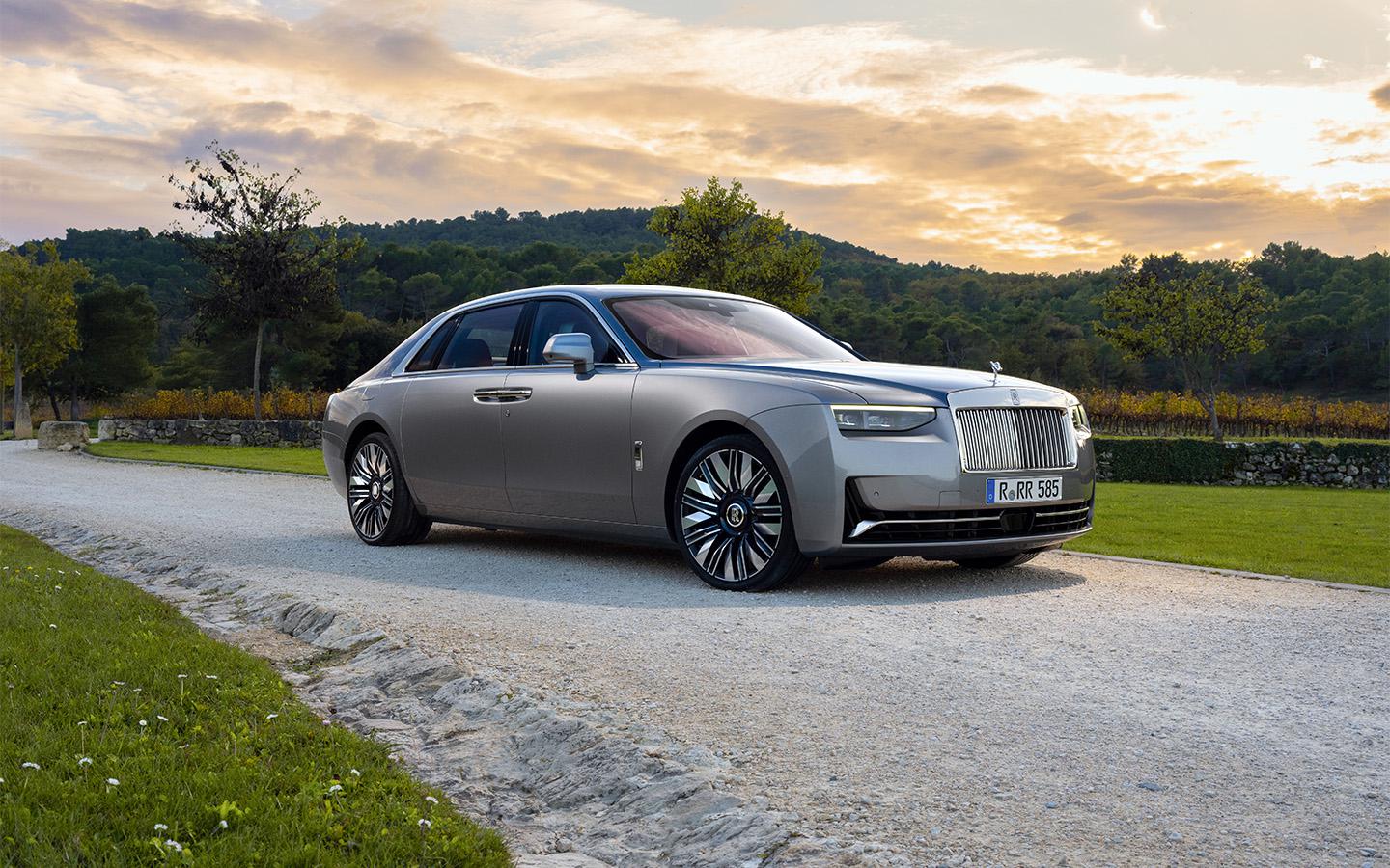 Аренда машины на ПМЭФ обойдется в ₽1 млн. И это не Maybach