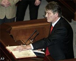 В.Ющенко объявил себя президентом и принес присягу 